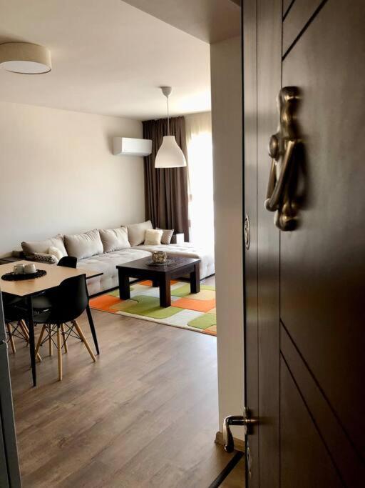 Luxury Apartment Pazardzhik Exteriör bild
